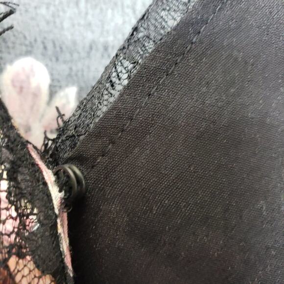 Springfield true wrap floral print v-neck with eyelash lace trim blouse size 6 - Picture 12 of 12